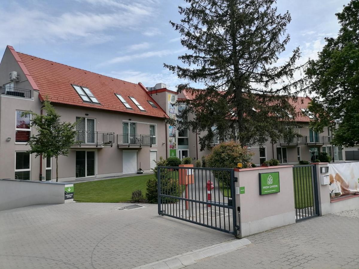 Apartament Kapitany Apartman Siófok Zewnętrze zdjęcie